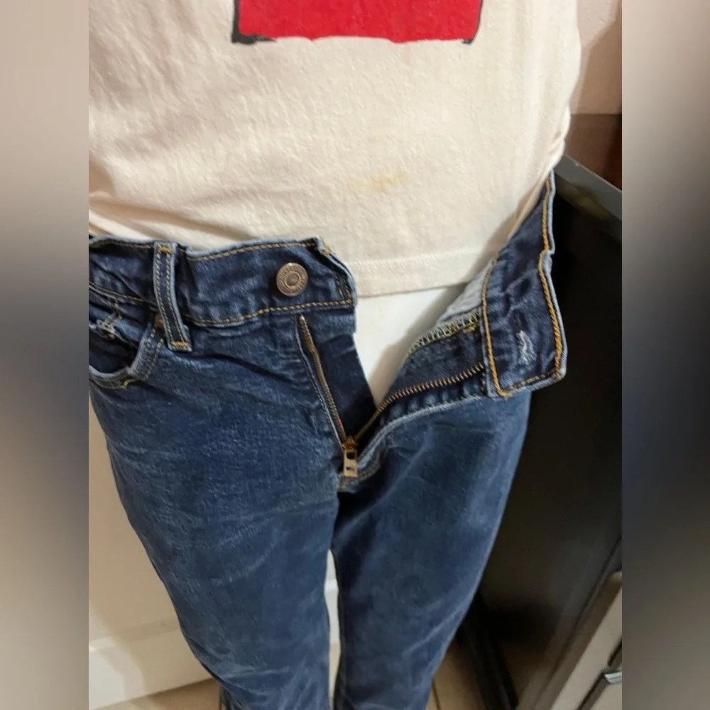 (16) Levi's 505 Classic Blue Jeans with Iconic Patch